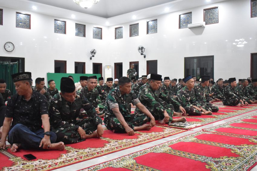 Jelang Pergantian Akhir Tahun 2023, Prajurit Dan PNS Korem 043/Gatam Do’a Bersama