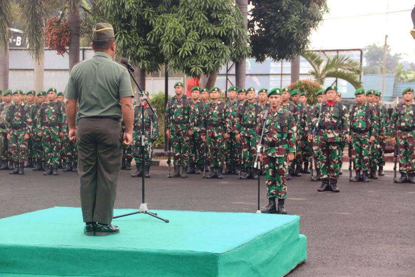 Wujud Cinta Tanah Air, Prajurit dan PNS Kodim 0410/KBL Laksanakan Upacara Bendera