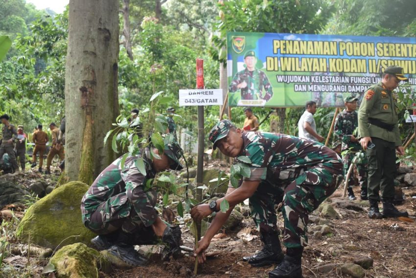 Hijaukan Lampung, Korem 043/Gatam Tanam 6300 Batang Pohon