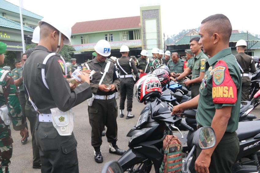 Cegah Pelanggaran Berlalu Lintas, Kodim 0410/KBL bersama Polisi Militer Lakukan Pemeriksaan Kelengkapan Kendaraan Personil