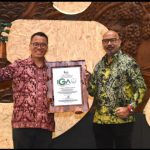 Smartfren Raih Indonesia Green Awards 2024 dengan Program eSIM dan Edukasi Lingkungan Bebas Sampah