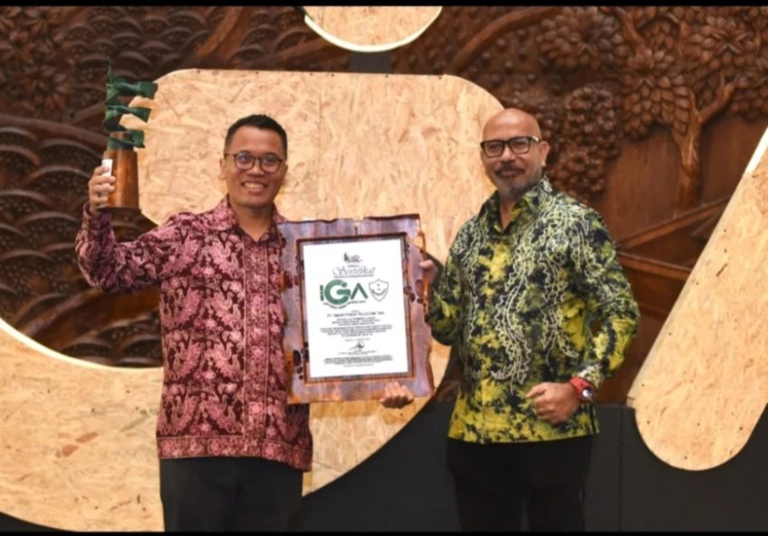 Smartfren Raih Indonesia Green Awards 2024 dengan Program eSIM dan Edukasi Lingkungan Bebas Sampah