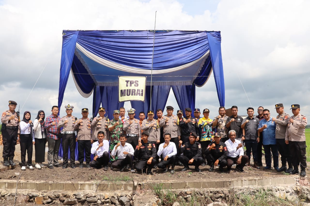 Polres Mesuji Melaksanakan Simulasi PAM TPS Sangat Rawan di Lanjutkan Pendistribusian Surat Suara Ke Kantor PPK dalam Rangka Oprasi Mantab Brata Krakatau 2024
