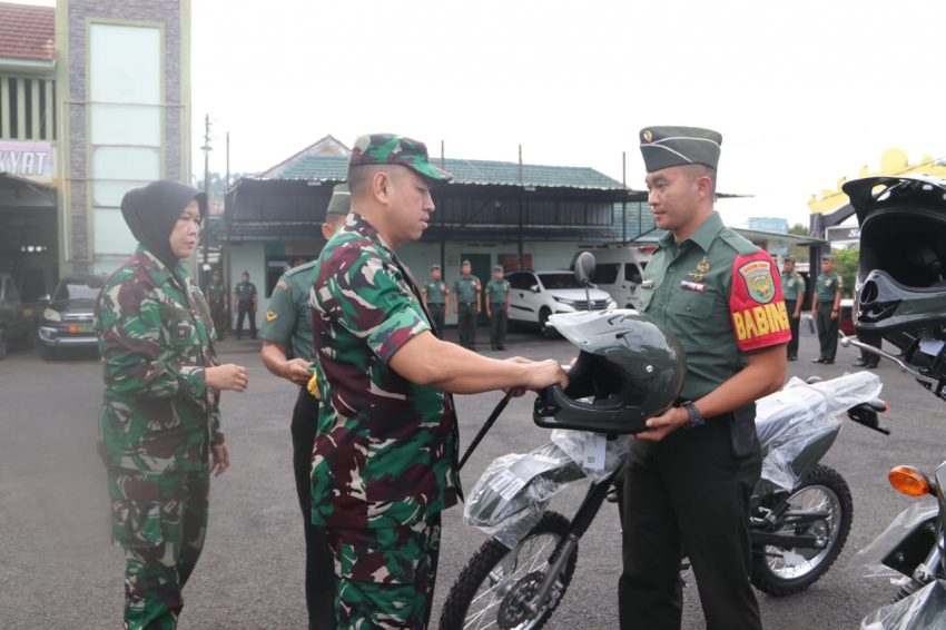 Babinsa Jajaran Kodim 0410/KBL Terima 35 Unit Sepeda Motor