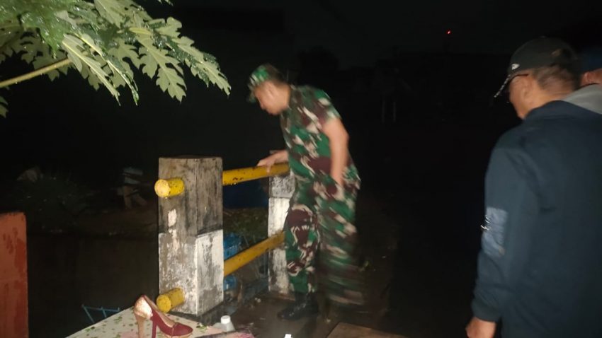 Dandim 0410/Kota Bandar Lampung Meninjau Bencana Banjir Di Wilayah Kota Bandar Lampung