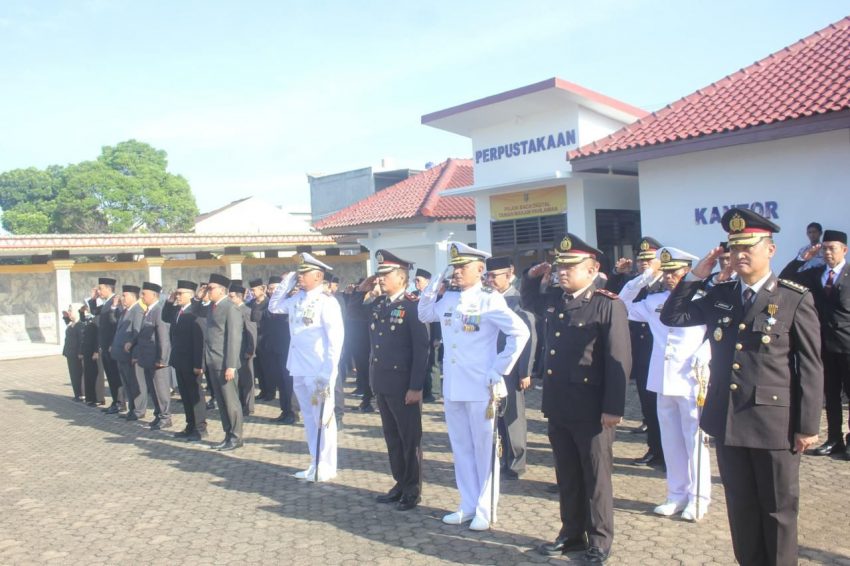 Kasrem 043/Gatam Ikuti Ziarah Rombongan Dalam Rangka Memperingati Hari Jadi Ke-60 Provinsi Lampung
