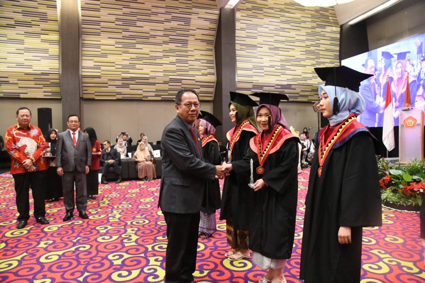 Ketua DPRD Lampung Hadiri Wisuda Sarjana ke-46 UTB