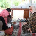 Riana Arinal Bagikan Takjil ke Komunitas Disabilitas Sensorik Netra di SLB Bina Insani