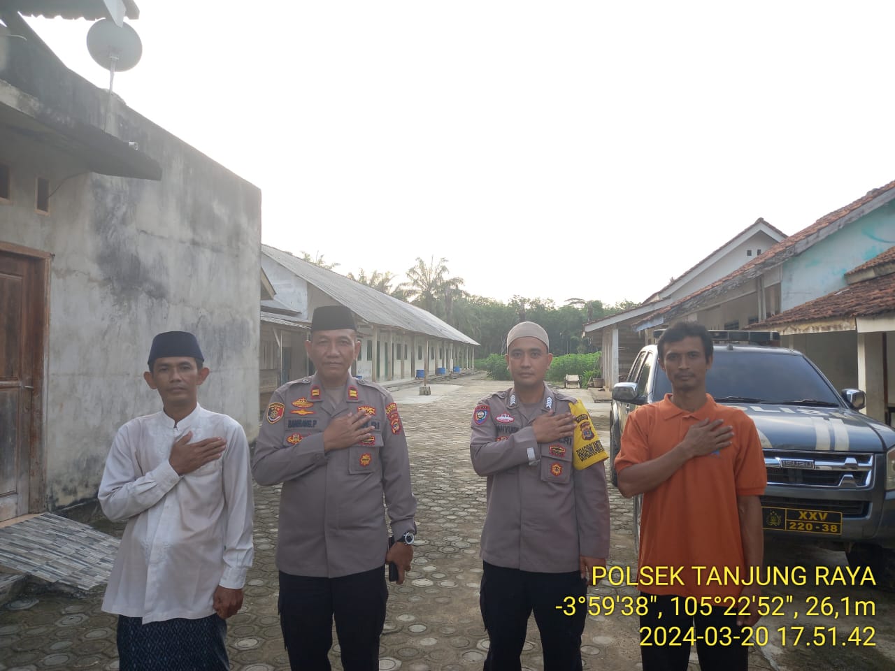 Polsek Tanjung Raya Beserta Aparatur Desa Muara Tenang Colling Sistem Kepondok Pesantren Darussalam Al-Munawaroh