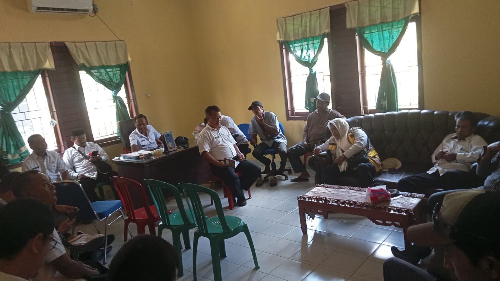 Menyatukan Langkah Bergerak Bersama Maju Semua Camat RJU Kumpulkan Gapoktan, Kepala Desa dan BPP dalam satu Ruangan Rapat