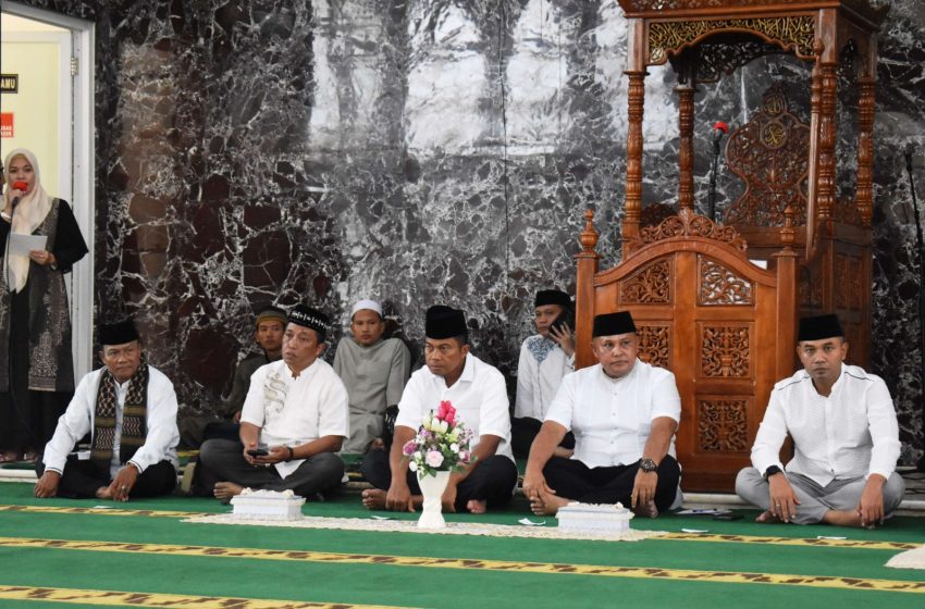 Bersama Forkopimda Provinsi, Danrem 043/Gatam Safari Ramadhan Di Masjid Agung Kalianda