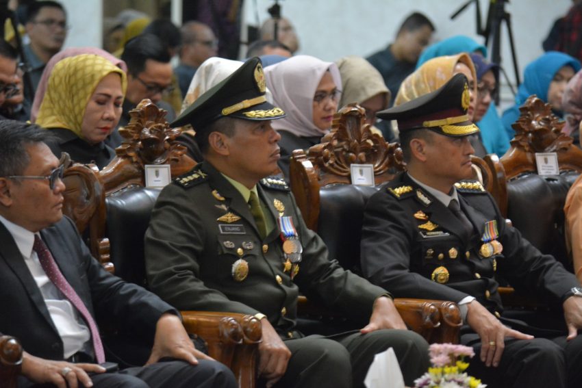 Pj. Bupati Dan Ketua Tim Penggerak PKK Kabupaten Lampung Utara Dilantik, Kasrem 043/Gatam Sampaikan Ucapan Selamat