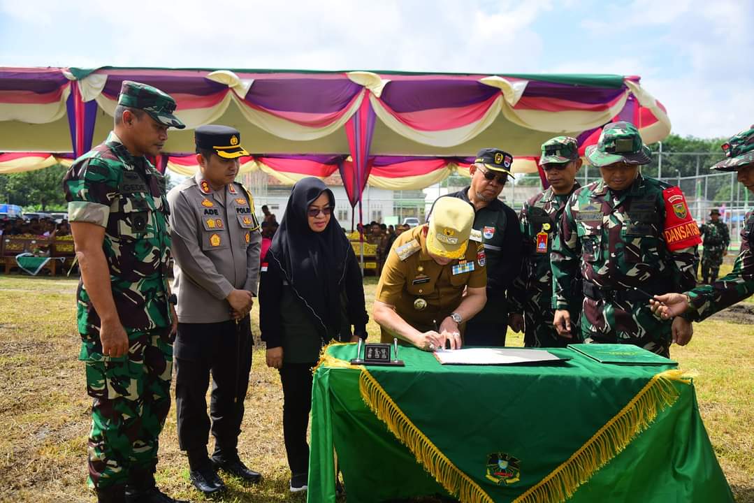 Ketua DPRD Kab Mesuji Menghadiri TMMD di sungai Badak 