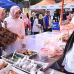 Ketua Dekranasda Provinsi Lampung Kunjungi Festival Pasar Takjil