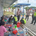 Kasi Dokes Berikan Pelayanan Kesehatan Kepada Pemudik Di Rest Area 234