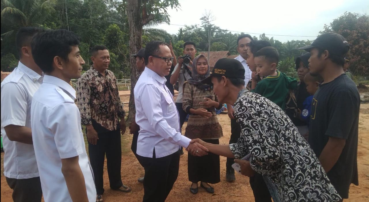Pj Bupati Mesuji Berikan Bantuan Terhadap Korban Kebakaran Didesa Fajar Asri