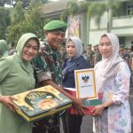 Serahkan Bingkisan, Brigjen TNI Iwan Ma’ruf Zainudin, S.E., Ajak Seluruh Warga Korem 043/Gatam Untuk Senantiasa Berhemat