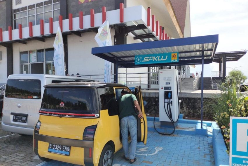 Puluhan Pemudik Pengguna Mobil Listrik Mengaku Nyaman _Ngecas_ di Rest Area Tol Lampung, PLN Tuai Pujian