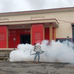 Kassidokes Polres Mesuji Gandeng Puskesamas Wirabangun Melakukan Fooging Diarea Kantor Mapolres Mesuji