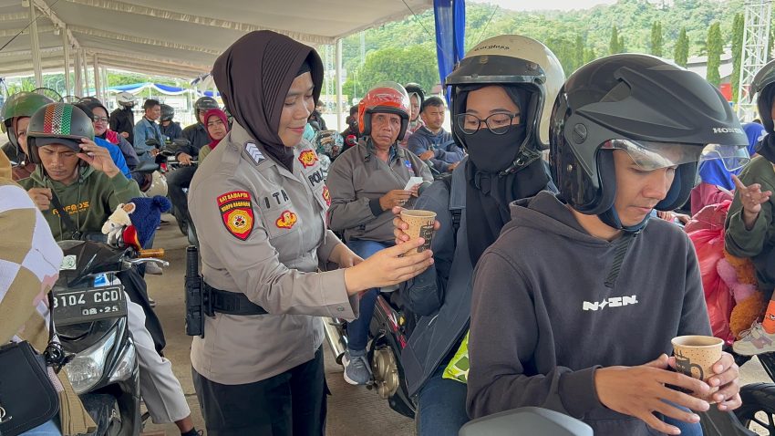 Polresta Bandar Lampung Gelar Bakti Sosial Bagi Warga Terdampak Banjir di Bandar Lampung