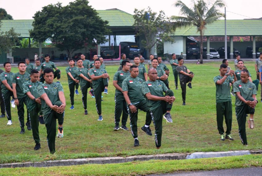 Jaga Soliditas Dan Kebugaran Tubuh, Prajurit dan PNS Korem 043/Gatam Olahraga Bersama