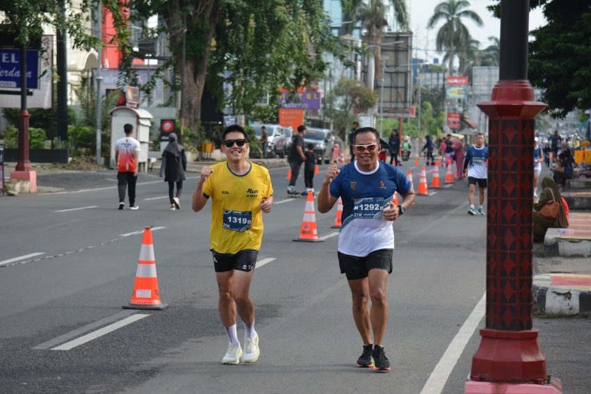 Kasrem 043/Gatam Bersama Prajurit Meriahkan Lampung Half Marathon 2024