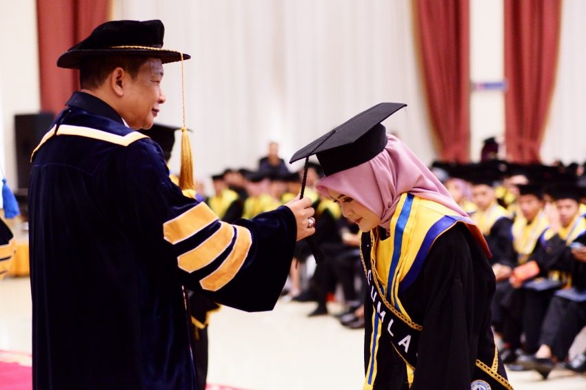IIB Darmajaya Mewisuda 478 Mahasiswa