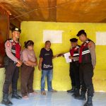 Kanit Turjawali Samapta Terima Penyerahan Senpi Ilegal Oleh Masyarakat Wirabangun