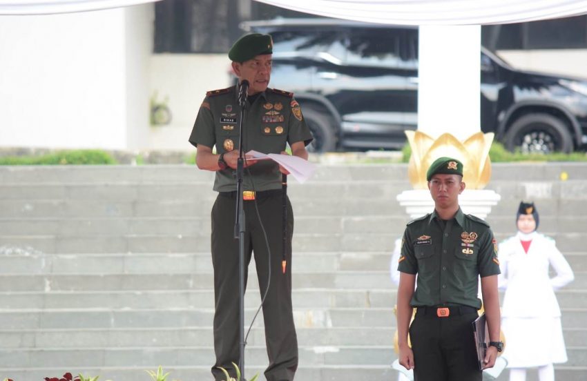 Pimpin Upacara Peringatan HKN Ke-116 Tahun 202, Danrem 043/Gatam Bacakan Amanat Menteri Kominfo