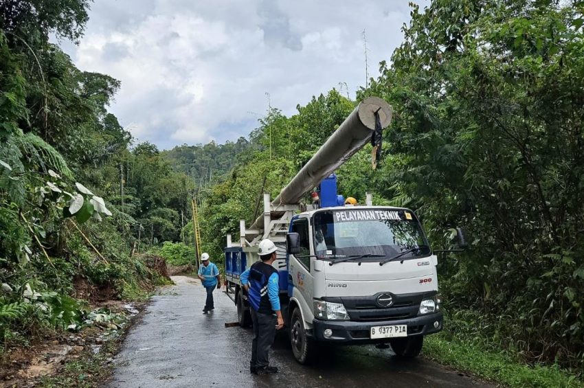 PLN Gerak Cepat, Listrik Di Kawasan Longsor Suoh Langsung Menyala