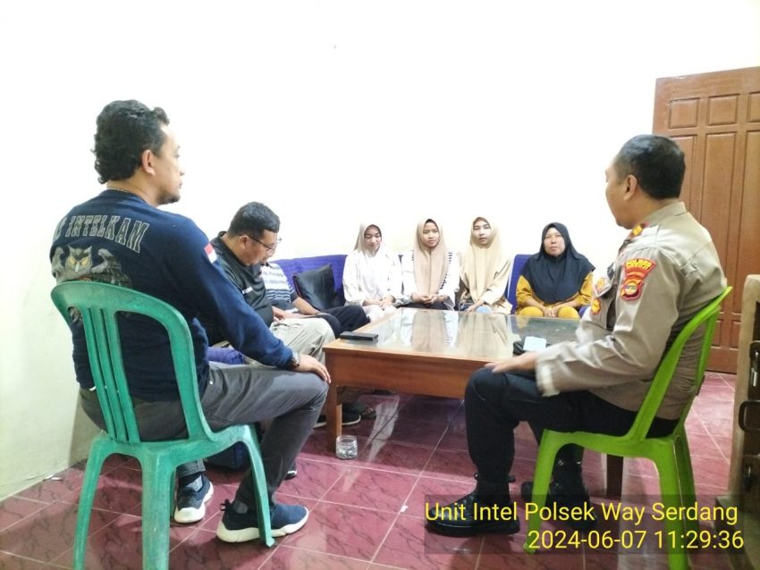 Unit Binmas Polsek Simpang Pematang Lakukan Jum’at Curhat Bersama Aparatur  Desa