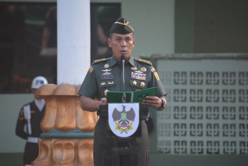 Upacara Bulanan, Pangdam II/Swj Ajak Prajurit Korem 043/Gatam Kobarkan Semangat Nasionalisme