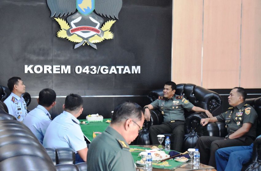 Danrem 043/Gatam Sambut Silaturahmi Dan Audiensi Danlanud Pangeran M. Bun Yamin