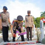 Polda Lampung Gelar Upacara Ziarah Makam dan Tabur Bunga Sambut Hari Bhayangakara ke 78