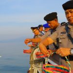Menyambut Hari Bhayangkara ke 78, Polda Lampung Tabur Bunga di Laut
