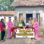 Dalam Rangka HUT Bhayangkara Kapolsek Tj Raya Bagikan Bansos Kepada Masyarakat Kurang Mampu
