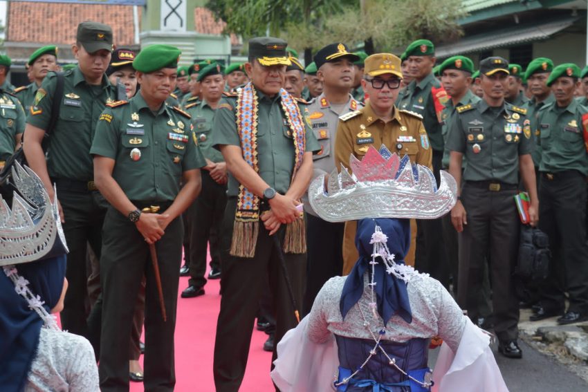 Danrem 043/Gatam Kunjungi Kodim 0427/WK, Sampaikan Kepada Prajurit Untuk Hidup Hemat