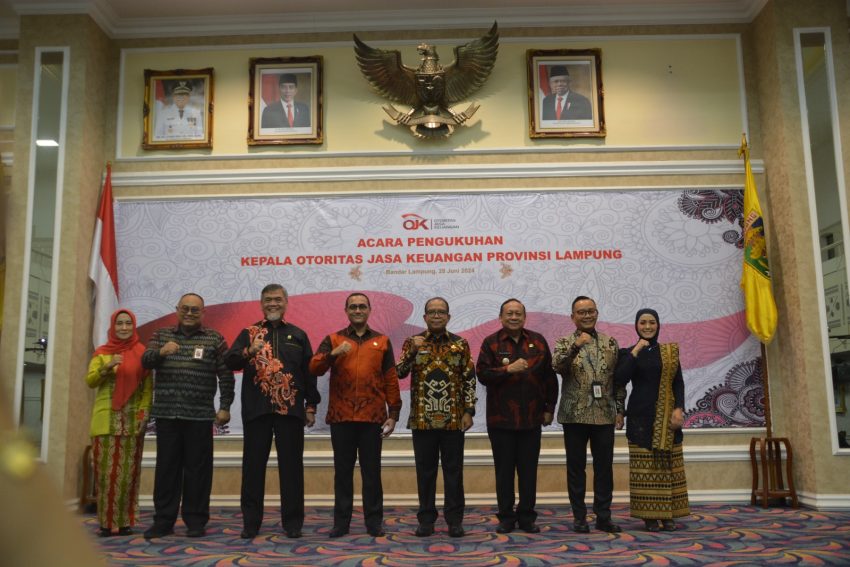 Anggota Dewan Komisioner OJK RI Kukuhkan Kepala OJK Provinsi Lampung