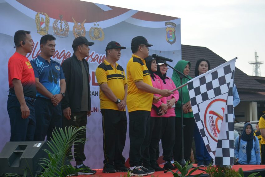 Hari Bhayangkara ke-78, Danrem 043/Gatam Ikuti Olahraga Bersama TNI-Polri