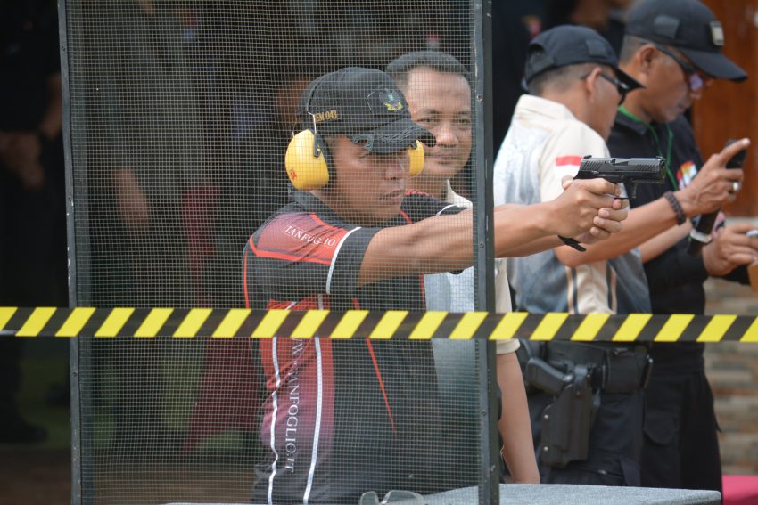 Ikuti Lomba Menembak Eksekutif Dalam Rangka HUT Bhayangkara Ke-78 Tahun 2024, Kasrem 043/Gatam Raih Juara Tiga