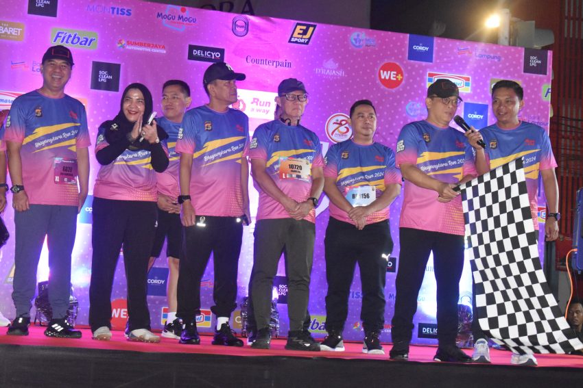 Danrem 043/Gatam Dampingi Kapolda Lepas Peserta Bhayangkara Run Polda Lampung