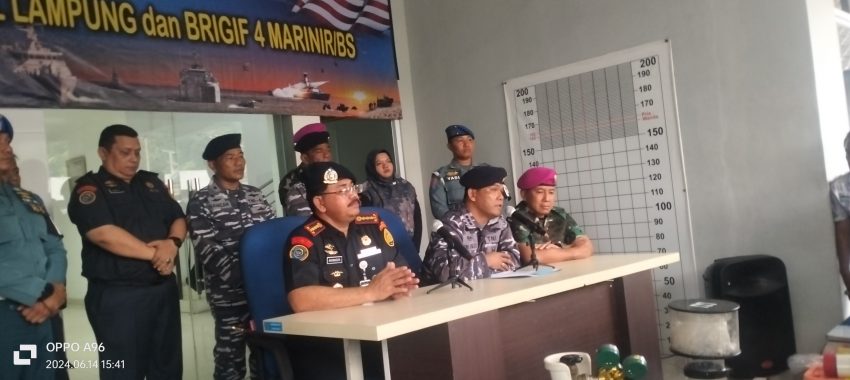 Sinergi Lanal Lampung dan Brigif 4 Marinir/BS Geledah Gudang Tempat Penyegaran BBL Ilegal
