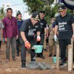 Gubernur Arinal Letakkan Batu Pertama Program Bedah Rumah di  Lampura