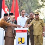 Presiden Jokowi Didampingi Pj. Gubernur Lampung Resmikan Ruas Jalan Inpres Jalan Daerah