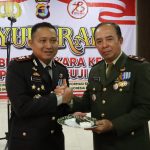 Kapolda Lampung dan Jajaran Diganjar Penghargaan BP2MI di Puncak Hari Bhayangkara ke-78*