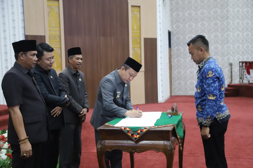 Pj.Bupati Marindo Teken Nota Kesepakatan KUA PPAS Pringsewu 2025