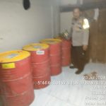Polisi Himbau Nelayan Untuk Tidak Mengambil Barang Dari KMP Glory Indah Surabaya yang Karam