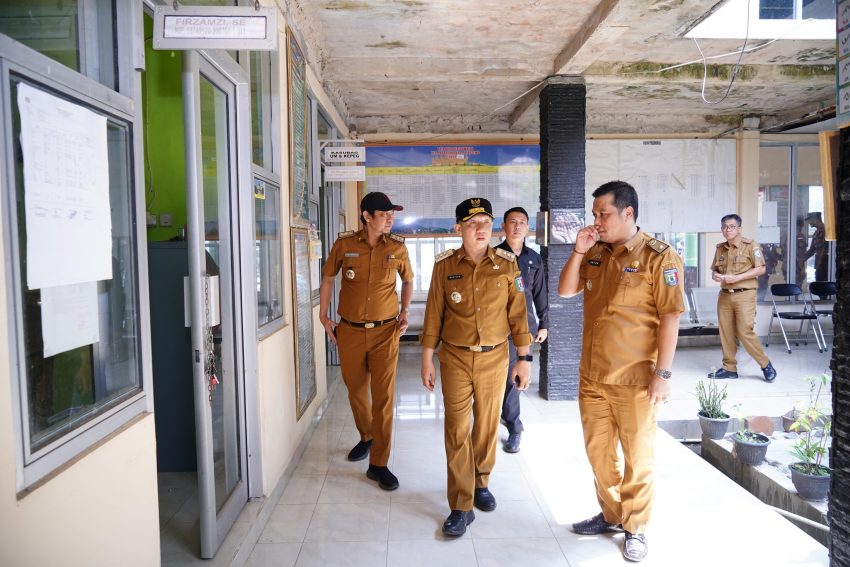 Kunker Pj Bupati Marindo, Briefing Bersama Aparatur Kecamatan Pardasuka dan Tinjau Puskesmas