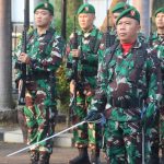 Prajurit dan PNS Kodim 0410/Kota Bandar Lampung Laksanakan Upacara Bendera