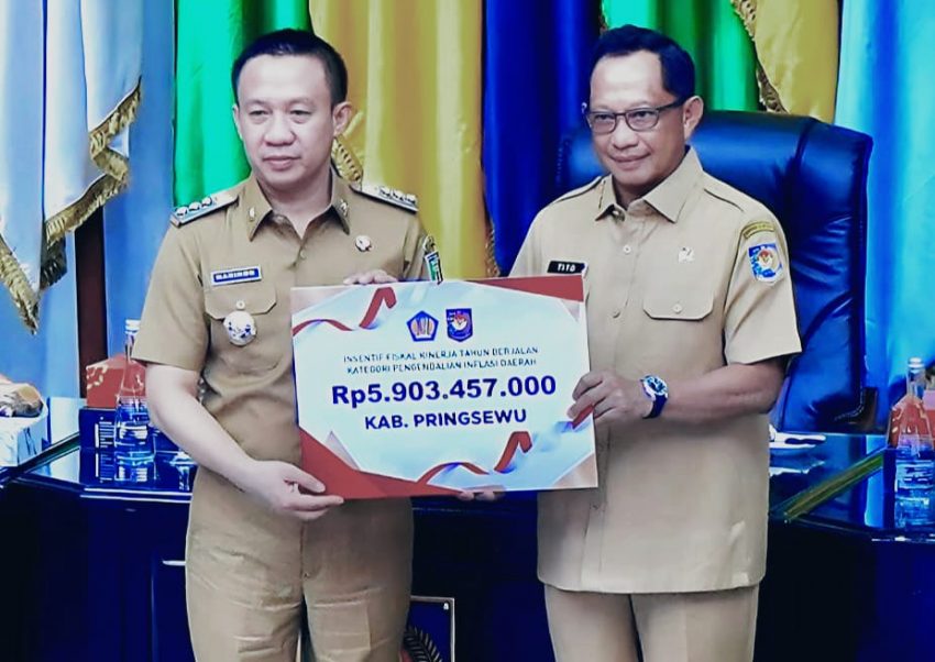 Pj.Bupati Pringsewu Marindo Kurniawan Kembali Terima Penghargaan Kinerja Pengendalian Inflasi Daerah Periode Pertama